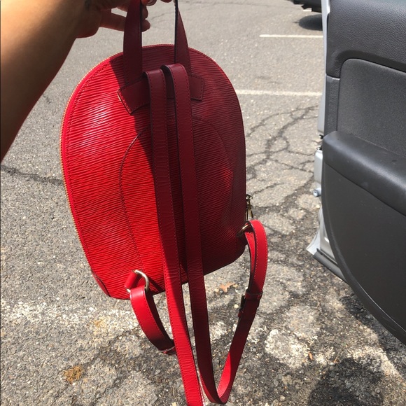 Louis Vuitton - Picture 2 of 5